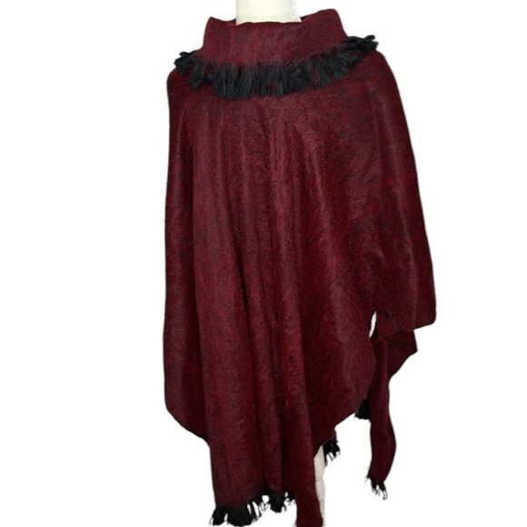 Uno Alla Volta Burgundy Alpaca Poncho with Black Fringe - Picture 1 of 8
